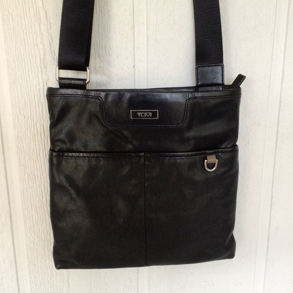 TUMI BLACK LEATHER VOYAGEUR CROSSBODY BAG - Picture 3 of 17